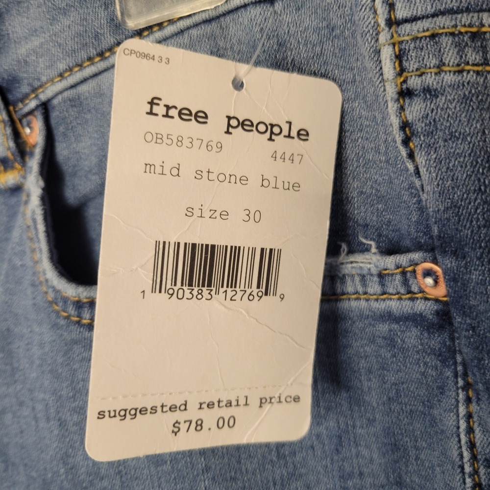 Free People Busted Knee High‎ Rise Denim Jeans Medium Wash Womens Size 31 NWT - Picture 4 of 9